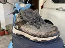 Sepatu gunung hiking TNF the north face ultra fastpack mid