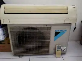 AC Daikin 1/2 PK masih ori semua