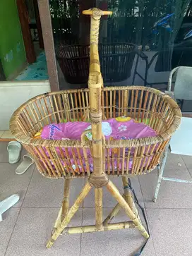 Ayunan bayi dari rotan