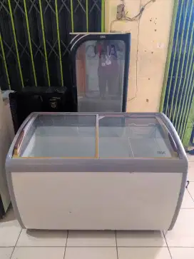 dijual cepat freezer kaca