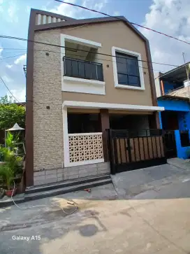 Dijual rumah tingkat 2 lantai