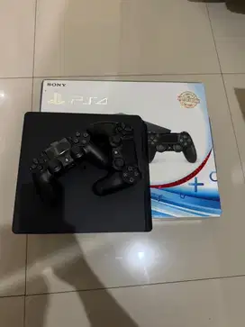 PS 4 plus 2 stik 500gb