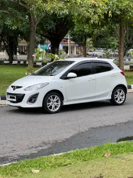 Mazda 2 R matic 2012