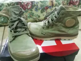 Sepatu boot paladium size 43