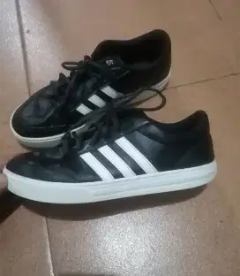 Sepatu ukuran 41 lok Solobaru