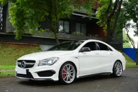 Mercedes Benz CLA45
C117 4Matic AMG 2014 / 2015