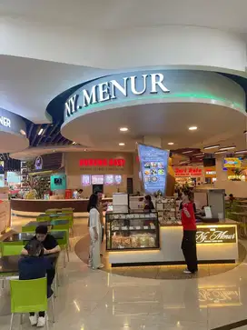 Karyawan Toko Kue Supermal Karawaci