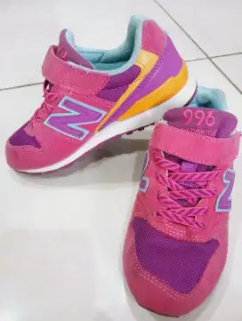 Jual sepatu sport anak kondisi 90%