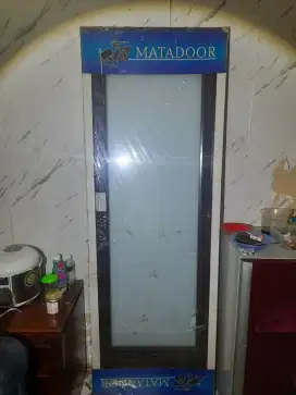 Pintu kamar mandi