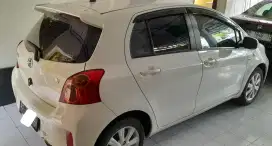 Toyota yaris putih manual tranmisi