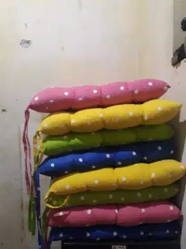 Bantal serbaguna untuk sofa dan dilantai