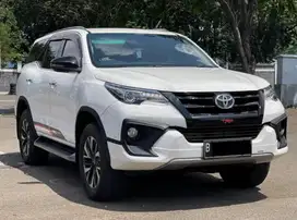 TOYOTA FORTUNER VRZ TRD AT PUTIH 2019