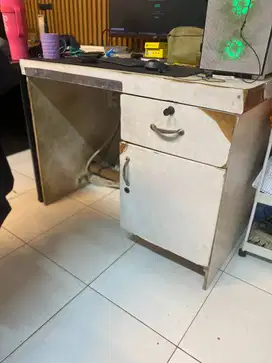 meja kerja kantor desainer