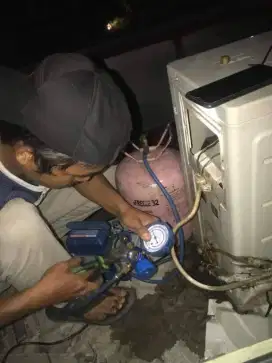 Jasa servis ac kulkas frezer showcase mesin cuci dan bongkar pasang ac