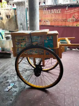 Gerobak besi bekas