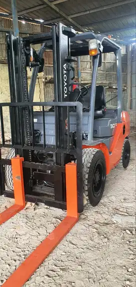 FORKLIFT 3 TON TOYOTA