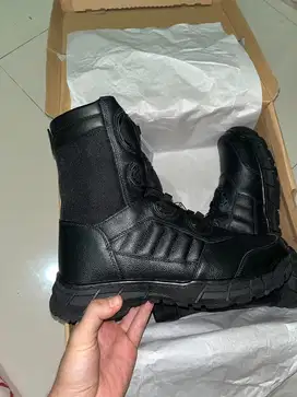 SEPATU PEMBAGIAN POLRI