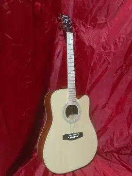 Gitar akustik Yamaha