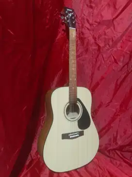 Gitar akustik Yamaha