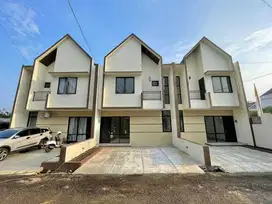 Rumah siap huni 2 lantai di Pamulang