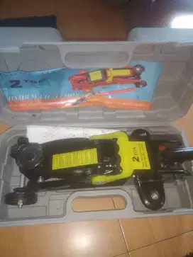 Dongkrak hydraulic 2 ton.. BU..