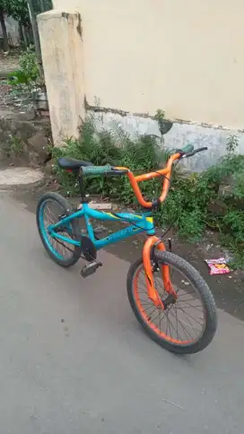Sepeda BMX UNITED