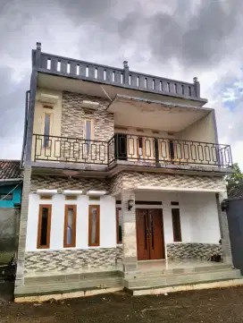 Dijual Rumah Pinggir Jalan 3 Lantai Siap Huni lokasi soreang