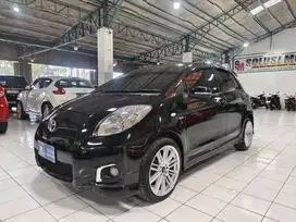 Toyota YARIIS E Facelift 1.5  AT 2013 Hitam