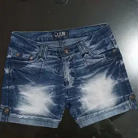CELANA PENDEK JEANS J2R