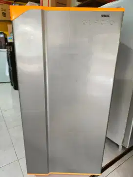 Kulkas Toshiba 1pintu normal masih orisinil