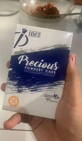 Inez Precious powdery cake