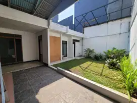 Disewakan Rumah Cocok Untuk Kantor / Cafe Di Sayap Dago