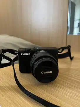 Canon EOS M10 mirrorless