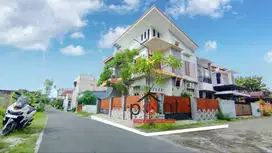 Rumah Cantik 2 Lantai Tengah Kota Karanganyar. View Indah Pegunungan