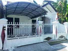 Rumah 2 Lantai Dekat Jalan Utama