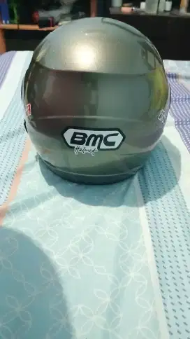 Helm BMC warna Grey