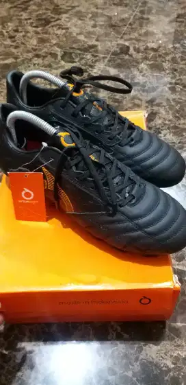 Sepatu bola ortus size 41