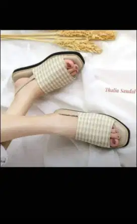 Sendal santai wanita