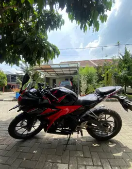 Jual Honda CBR 150 Merah mulus, tangan pertama