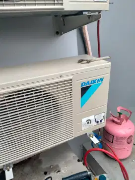 Service AC bongkar pasang AC tukang AC panggilan isi freon AC
