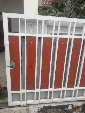 Pintu pagar besi minimalis modern