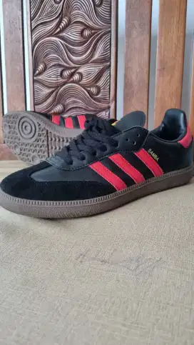 Sepatu adidas samba collab MU