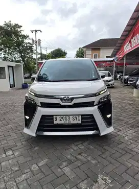 Toyota Voxy 2018