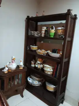 Rak lemari penyimpanan