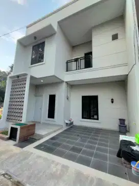 Dijual Rumah Baru Dua Lantai Asri Nyaman Bebas Banjir Jatiwarna
