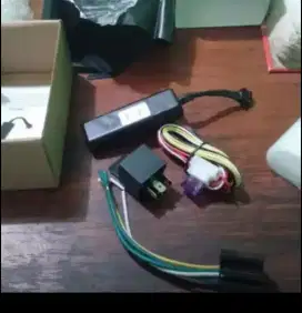GPS GPS tracker pelacak kendaraan mobil