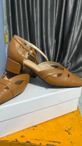 Sepatu Heels Khaki Berrybenka