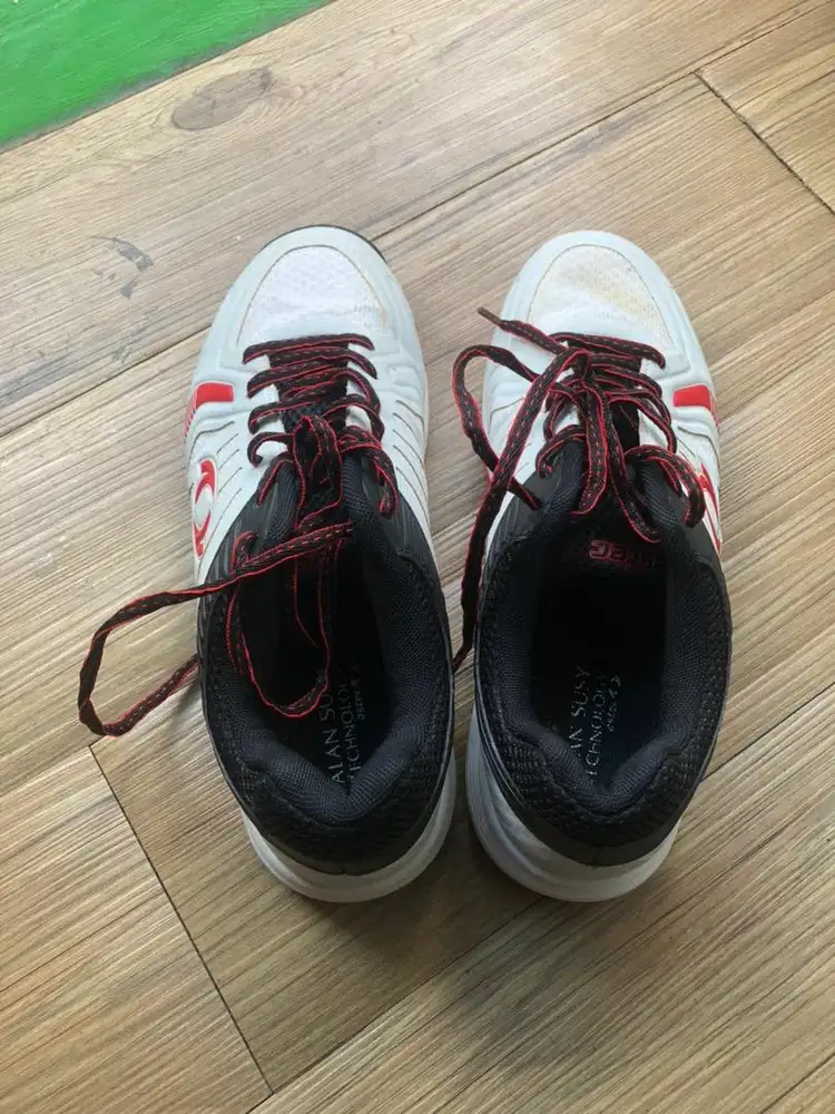 Sepatu badminton  astec crusher