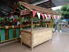 Saung bambu meja prasmanan