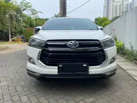 Toyota Kijang Innova 2.0 Venturer Bensin AT putih 2017 Km50rb ANTIK